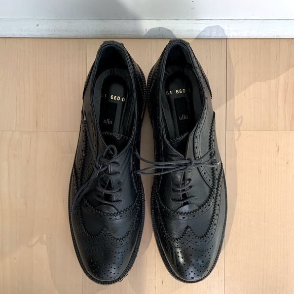 Leather Women Brogues in Black - Picture 4 of 4